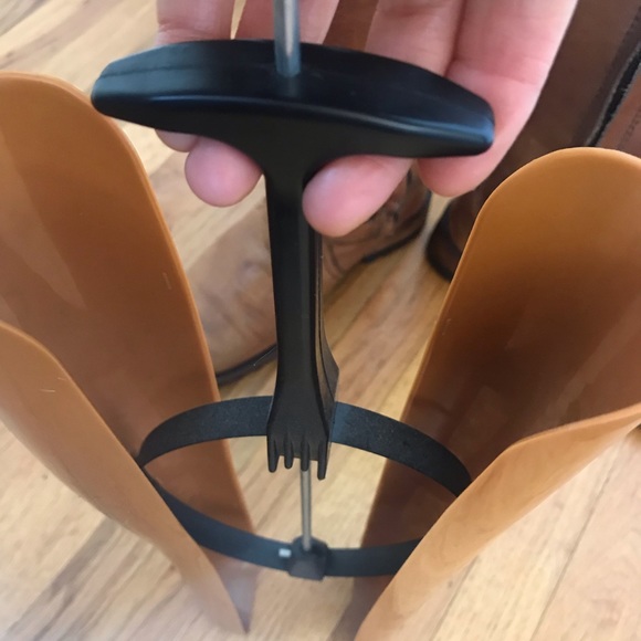 A pair of  “Ariat” adjustable tall boot trees - Picture 7 of 8